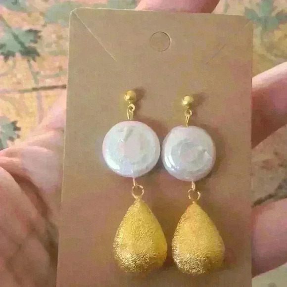 Authentic  Baroque coin fresh water pearl earrings - Picture 4 of 7